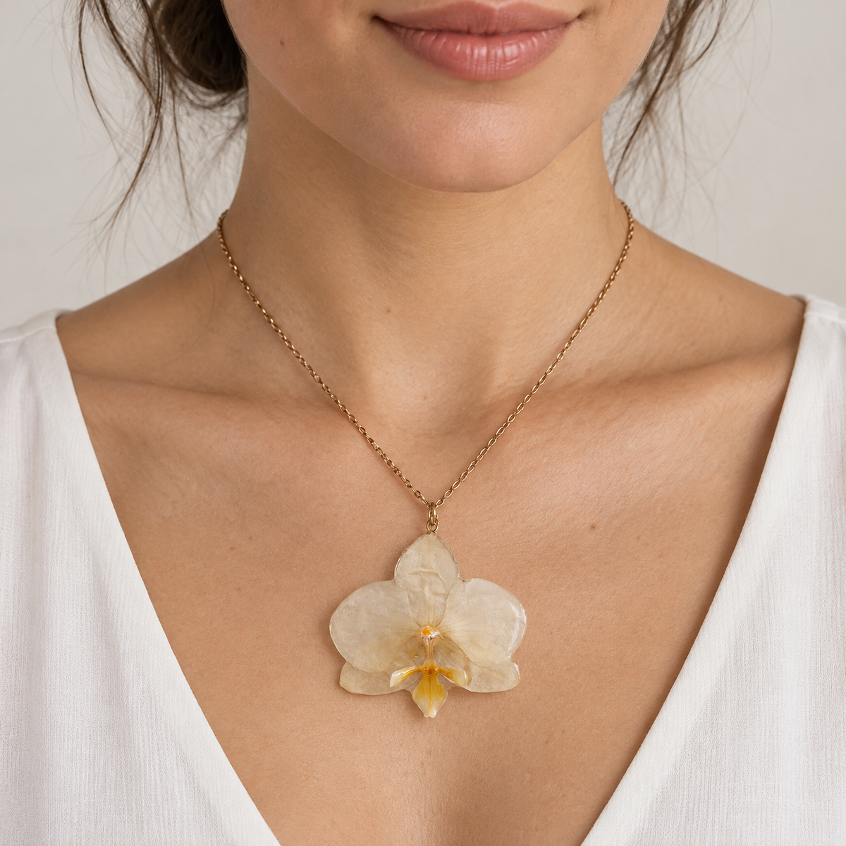 Collar Blanco Miel · Orquídea preservada