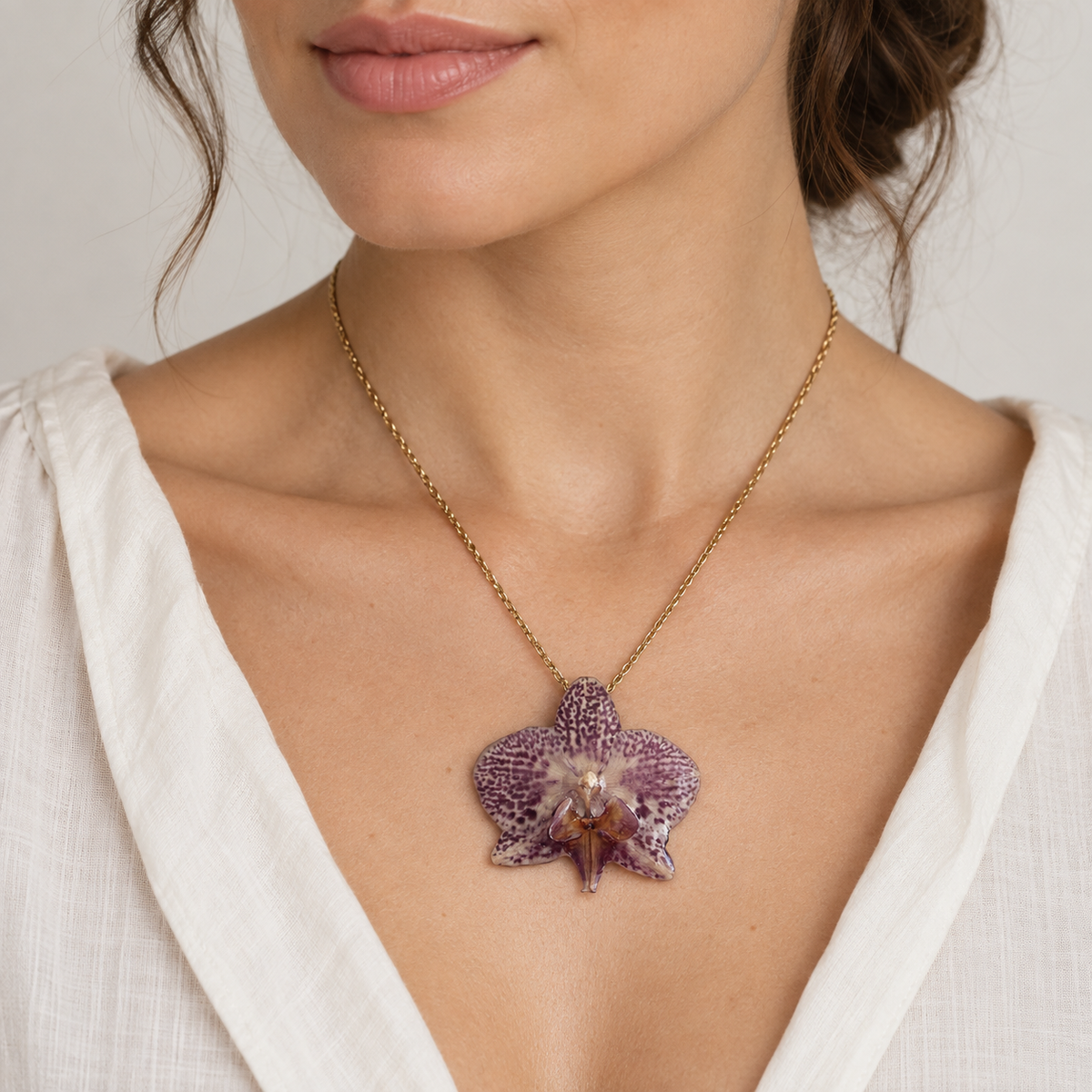 Collar Púrpura Salvaje · Orquídea preservada