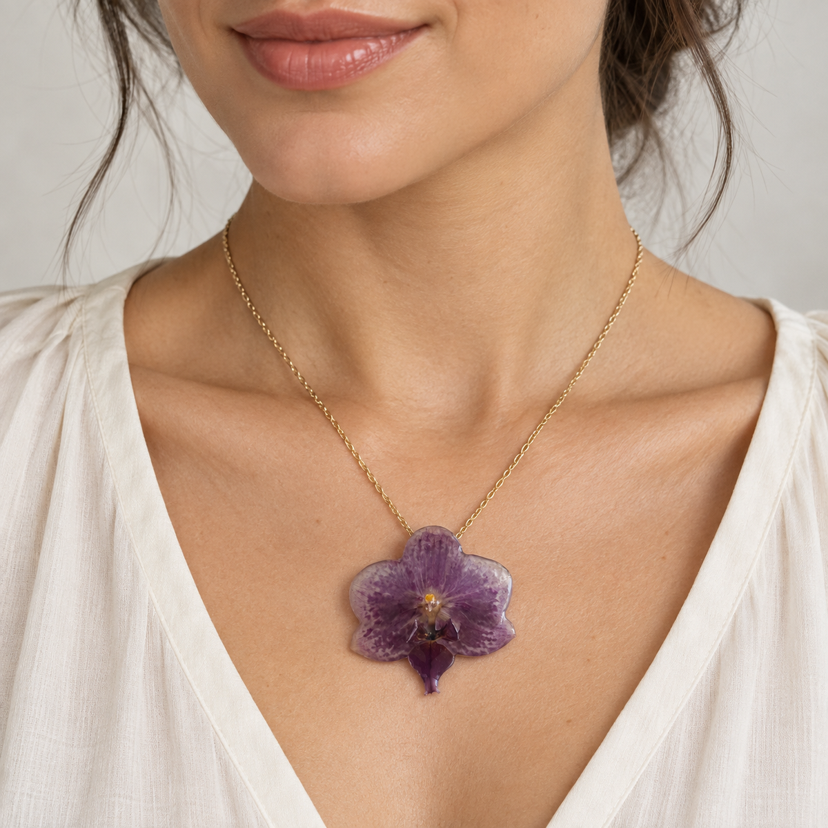 Collar Violeta Profunda · Orquídea preservada